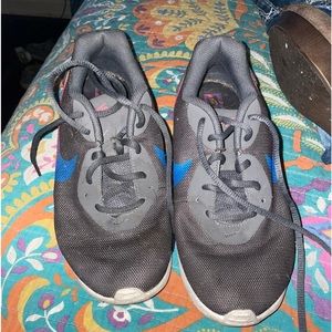 Nike Grey shoe with pink/blue/yellow swoosh, grey shoestrings, very Gently used